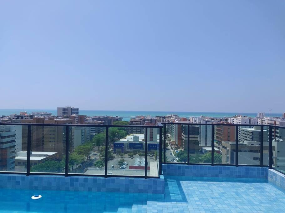 Em Ponta Maceio-liv *